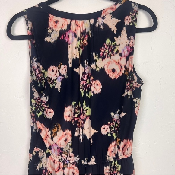 DR2 by Daniel Rainn Navy Floral Romper medium - Picture 10 of 10